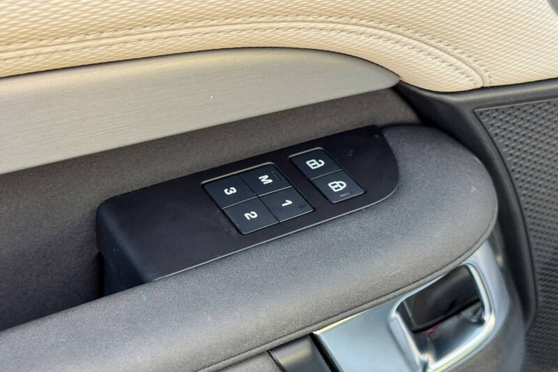 2023 Land Rover Discovery P360 HSE R-Dynamic