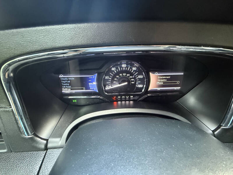 2017 Lincoln Navigator Select