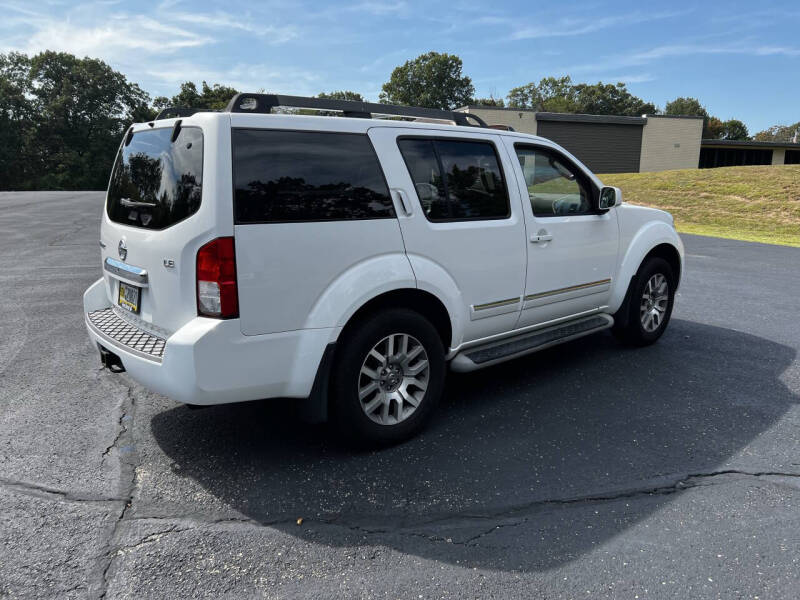 2010 Nissan Pathfinder LE