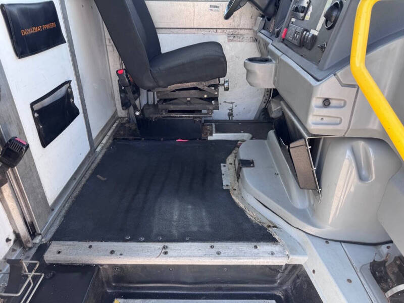 2014 Isuzu UTILIMASTER VAN