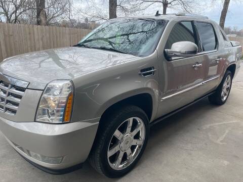2007 Cadillac Escalade EXT for sale at Azteca Auto Sales LLC in Des Moines IA