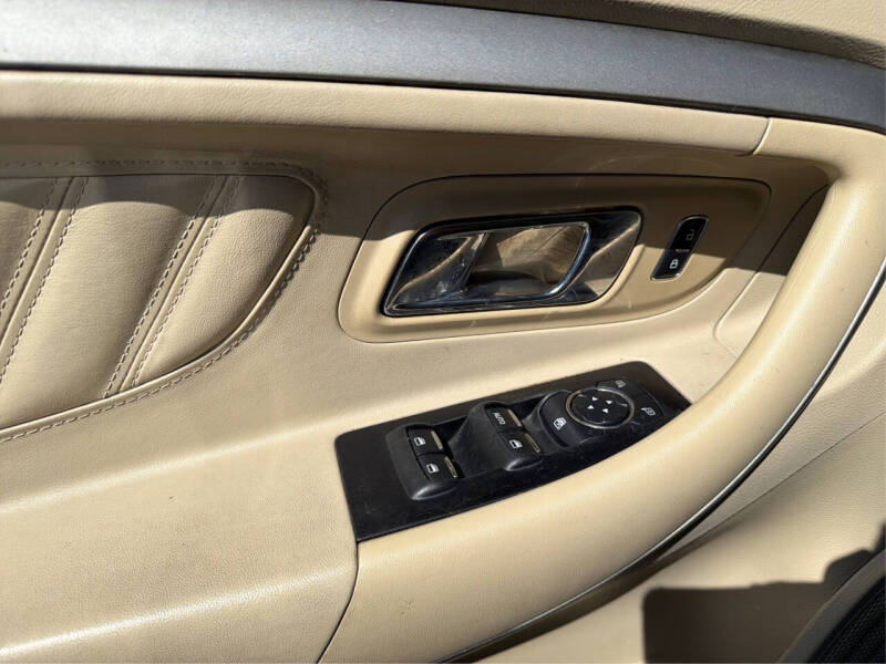 2014 Ford Taurus SE