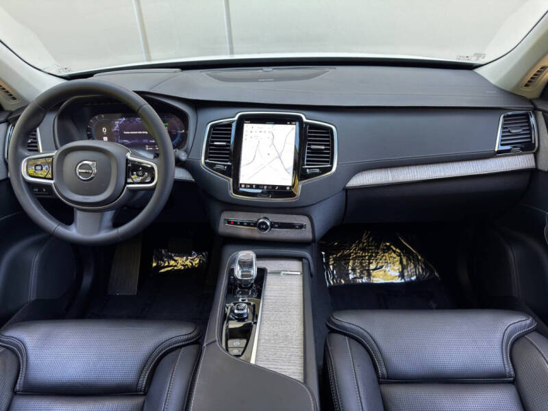 2023 Volvo XC90 Recharge T8 Ultimate Bright Theme 6P
