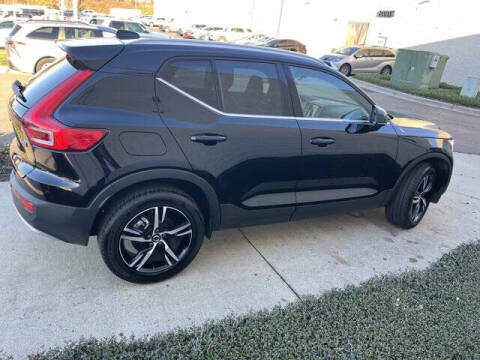 2025 Volvo XC40 B5 Core Bright Theme