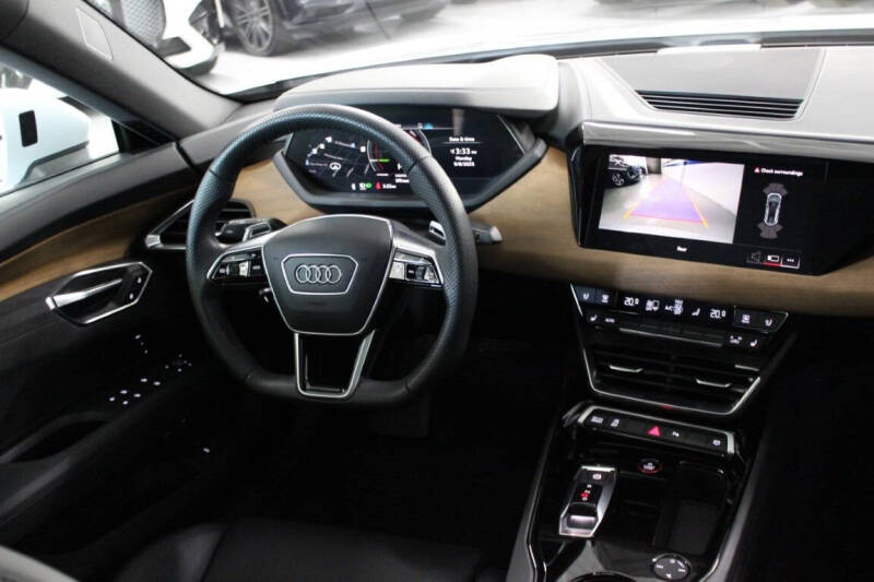 2023 Audi e-tron GT quattro Premium Plus