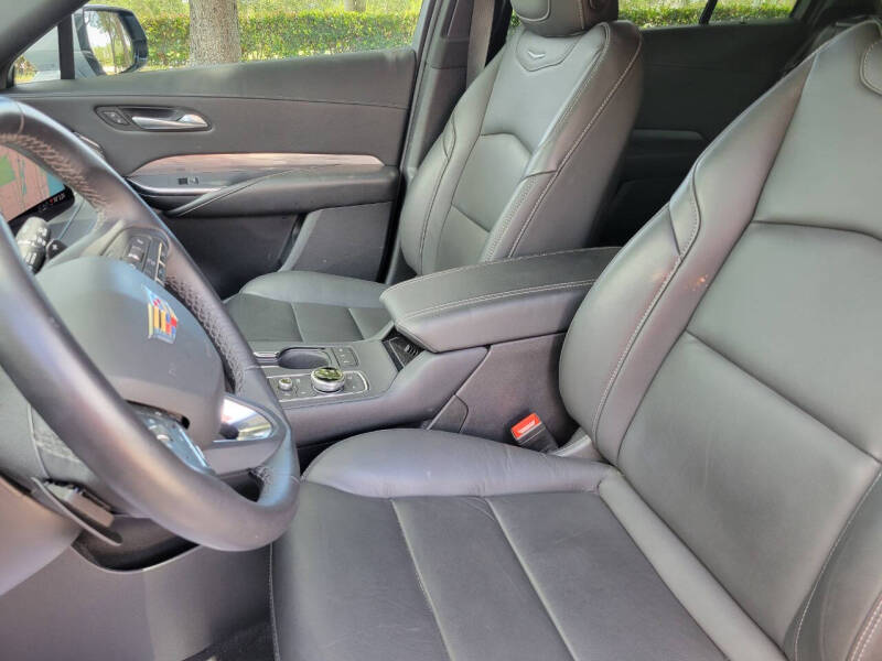 2025 Cadillac XT4 Premium Luxury