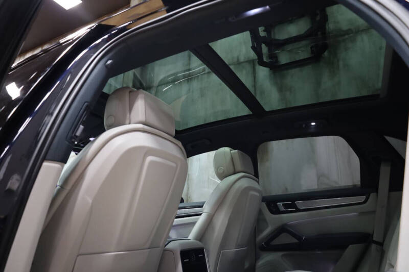 2023 Porsche Cayenne Platinum Edition