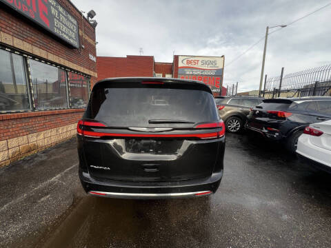 2026 Chrysler Pacifica Select
