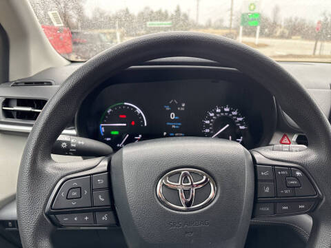 2024 Toyota Sienna LE 8-Passenger