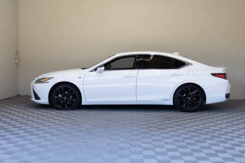 2022 Lexus ES 300h F SPORT