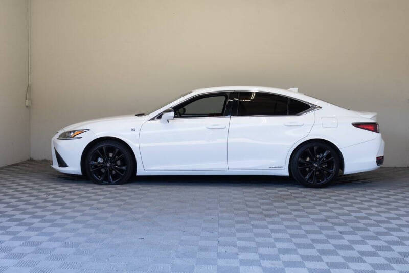 2022 Lexus ES 300h F SPORT