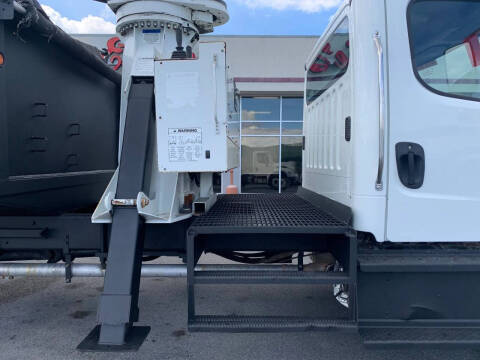 2015 Freightliner M2 106