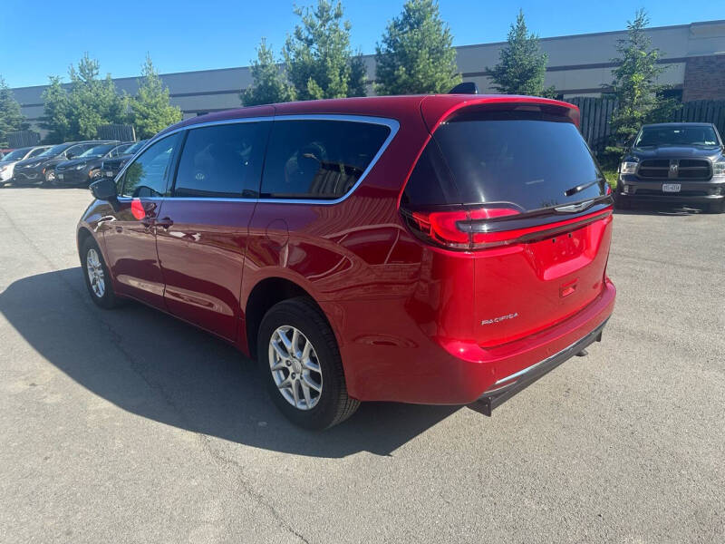 2025 Chrysler Pacifica Select