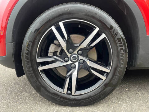 2023 Volvo XC40 B5 Plus Dark Theme