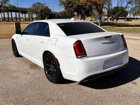 2019 Chrysler 300 Touring