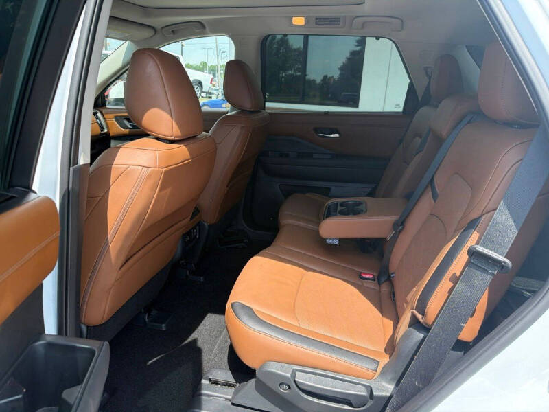 2025 Nissan Pathfinder Platinum