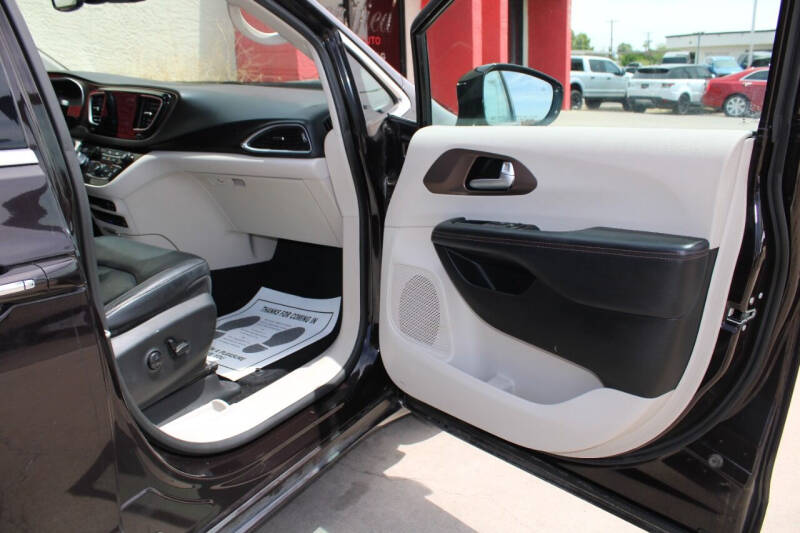 2017 Chrysler Pacifica Touring-L Plus