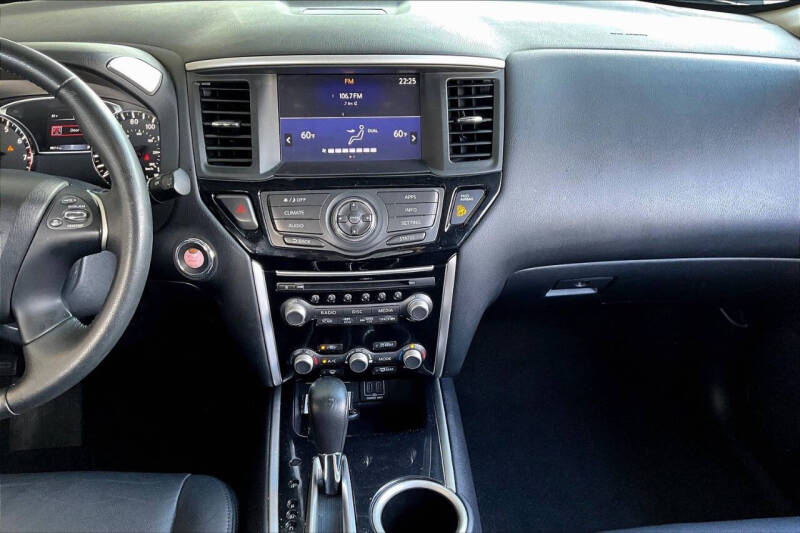 2018 Nissan Pathfinder SV