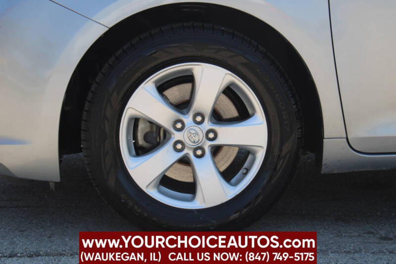 2017 Toyota Sienna LE 7-Passenger Auto Access Seat