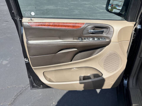 2013 Chrysler Town and Country Touring