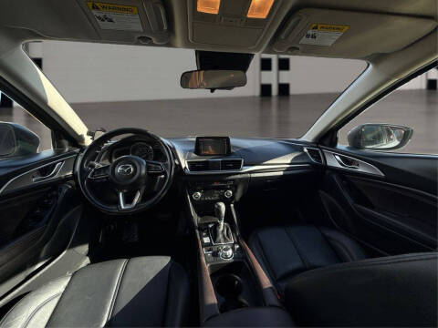 2018 Mazda MAZDA3 Touring