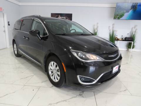 2019 Chrysler Pacifica for sale at Dealer One Auto Credit in Oklahoma City OK