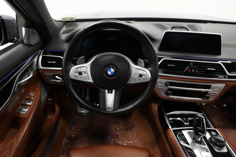 2022 BMW 7 Series M760i xDrive