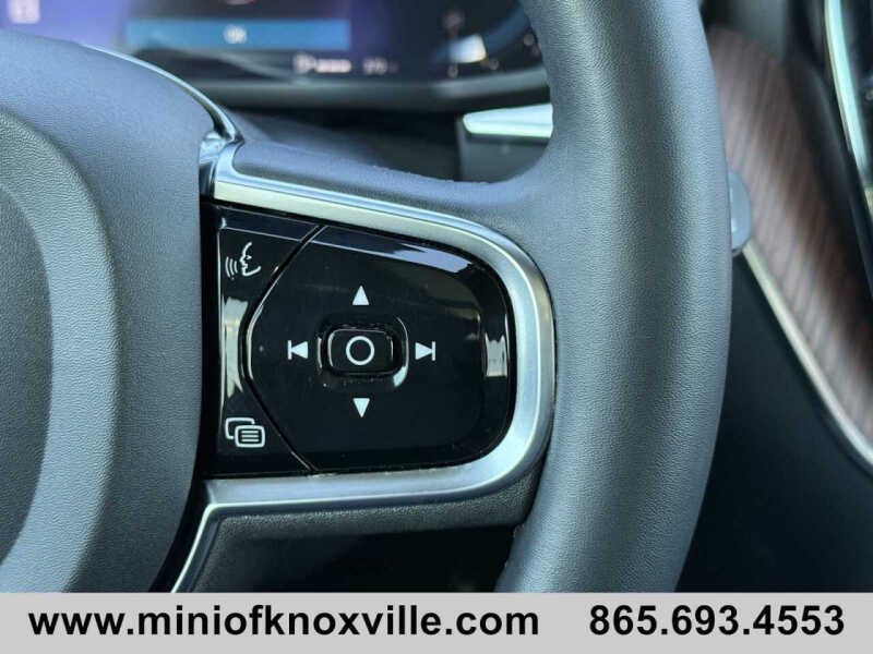 2024 Volvo XC60 B5 Plus Dark Theme