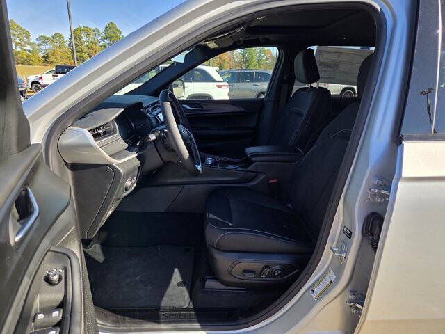 2025 Jeep Grand Cherokee Laredo X