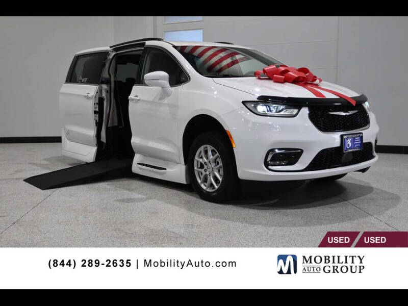 2022 Chrysler Pacifica Touring L