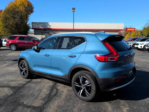 2025 Volvo XC40 B5 Core Bright Theme