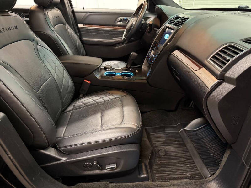 2017 Ford Explorer Platinum