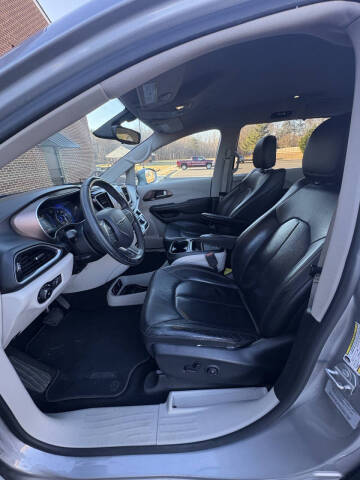 2017 Chrysler Pacifica Touring-L