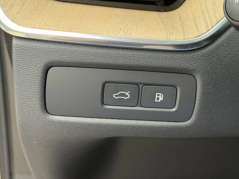 2026 Volvo XC60 T8 Plus