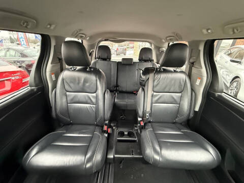 2018 Toyota Sienna SE 8-Passenger