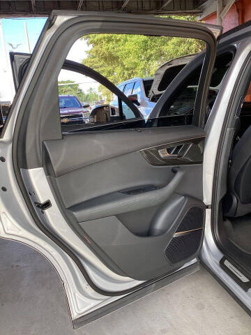 2022 Audi Q7 quattro Premium Plus 55 TFSI