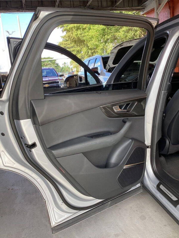 2022 Audi Q7 quattro Premium Plus 55 TFSI