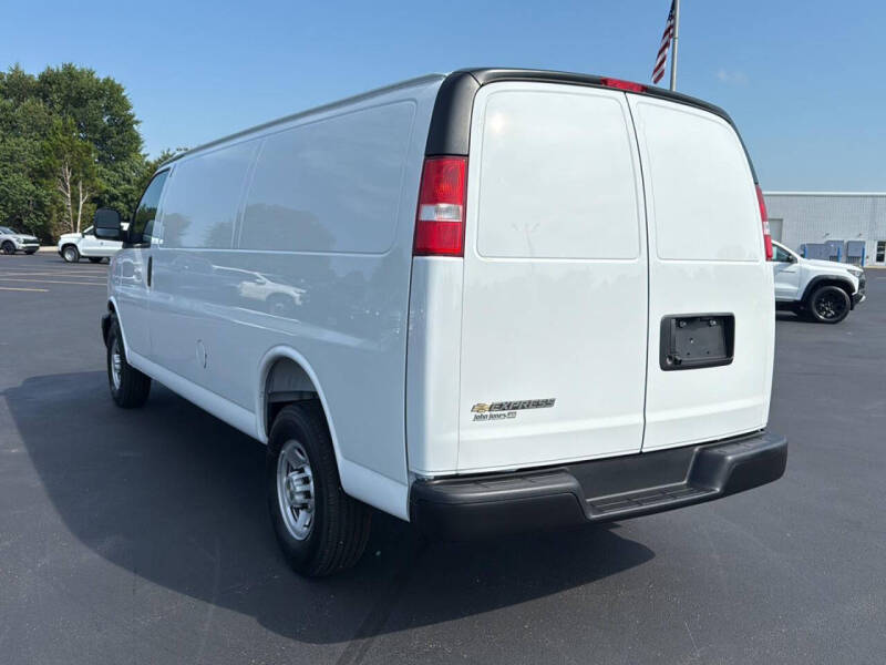 2025 Chevrolet Express 2500
