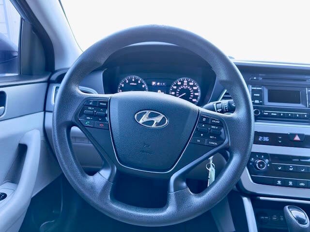 2015 Hyundai Sonata SE photo 12