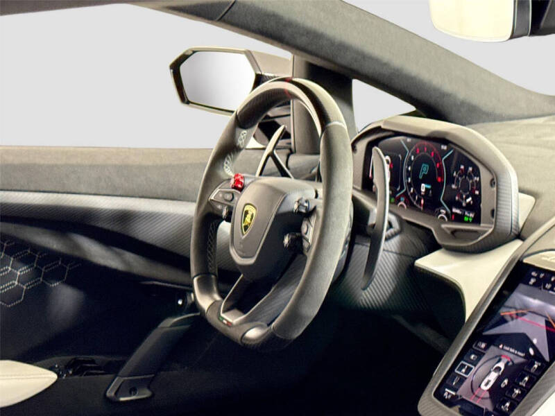 2024 Lamborghini Revuelto