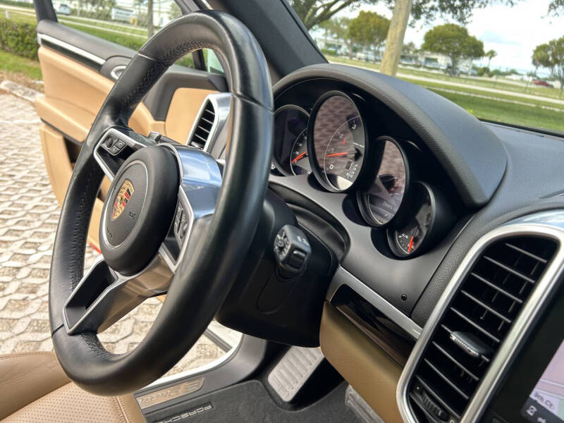 2017 Porsche Cayenne Platinum Edition