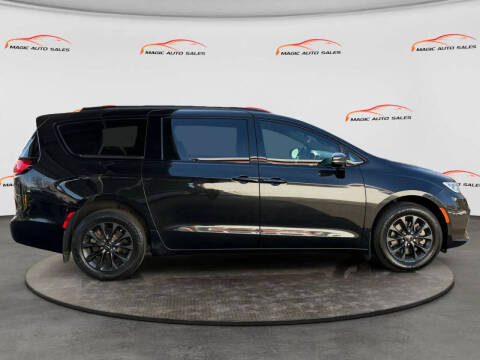2021 Chrysler Pacifica Touring