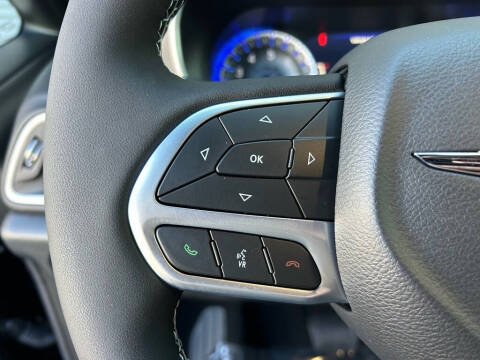 2025 Chrysler Voyager LX