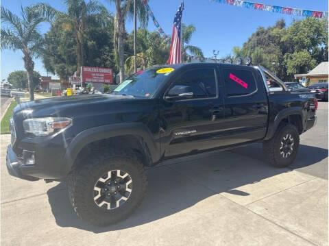 2017 Toyota Tacoma for sale at Dealers Choice Inc in Farmersville CA