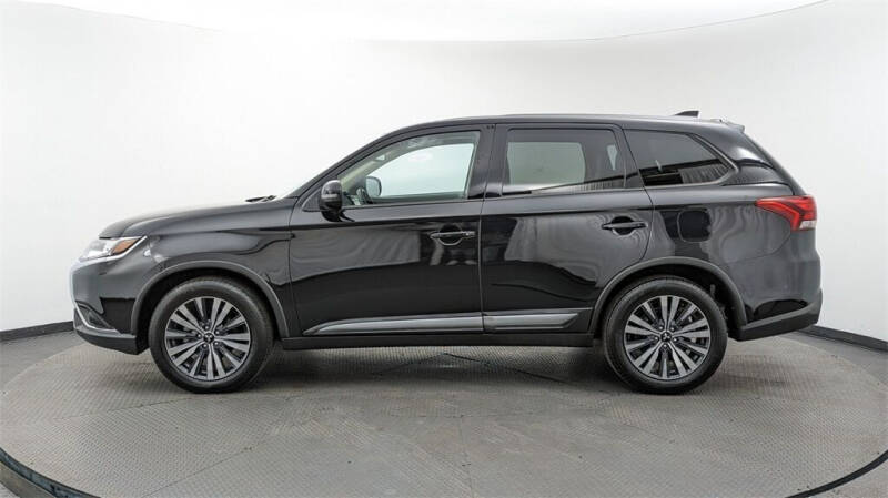 2020 Mitsubishi Outlander SE