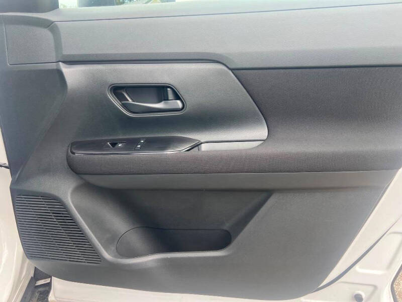2025 Nissan Kicks S