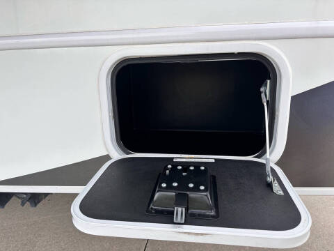 2022 Jayco Grayhawk 27, King Bed  Sleeps 6 , Gas Engine