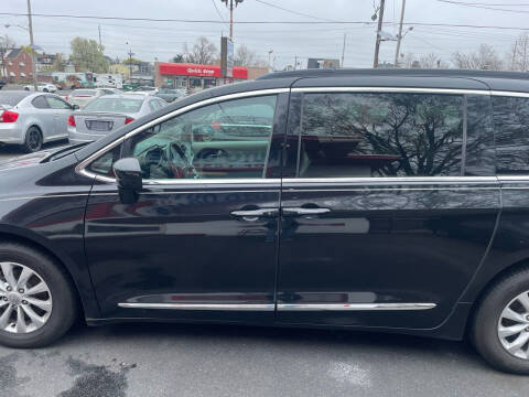 2017 Chrysler Pacifica Touring-L