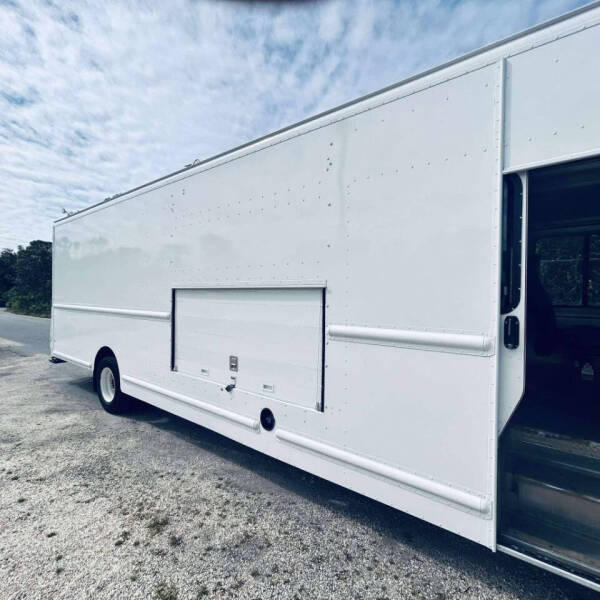 2016 Freightliner MT55 Chassis