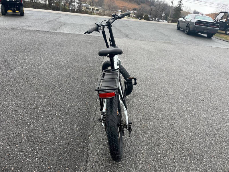 2025 Benelli E-Fold 500